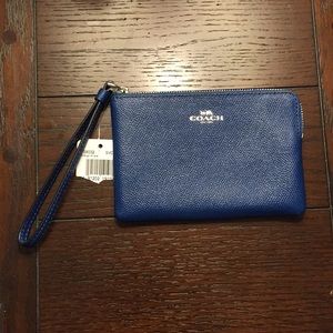 BNWT blue Coach small wristlet
